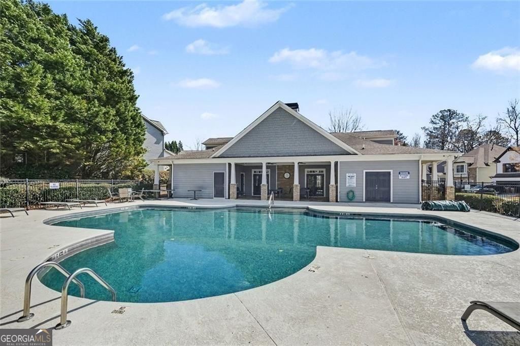 $5000 to BUYERS closing costs with acceptable offer! Beautiful east fa – image 33