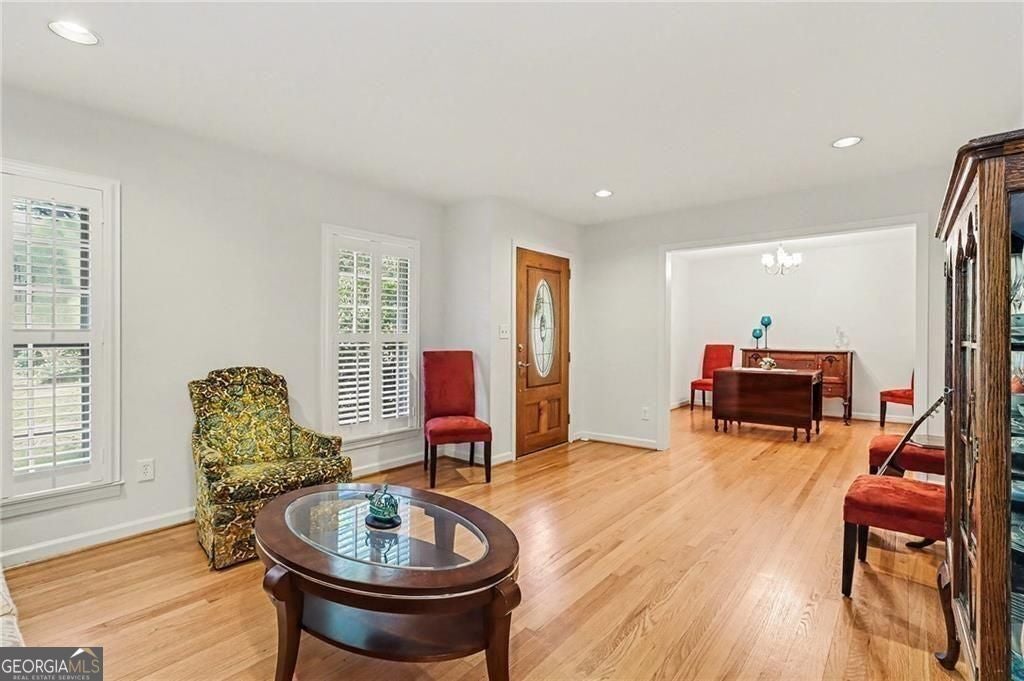 Classic four bedroom ranch in the Lakeside High School district. Step – image 14