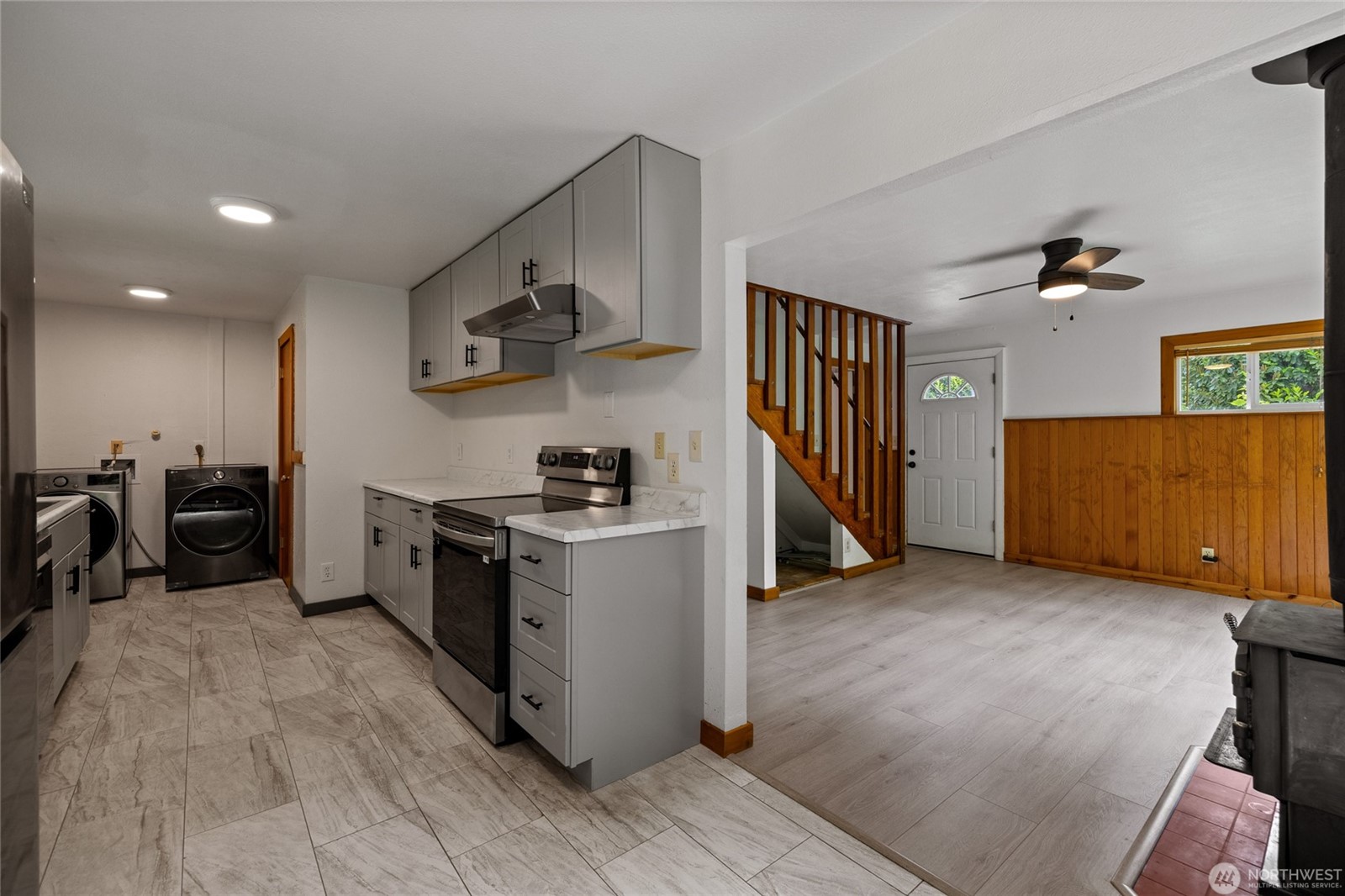 Rare opportunity to enjoy space, flexibility, and income potential on – image 9