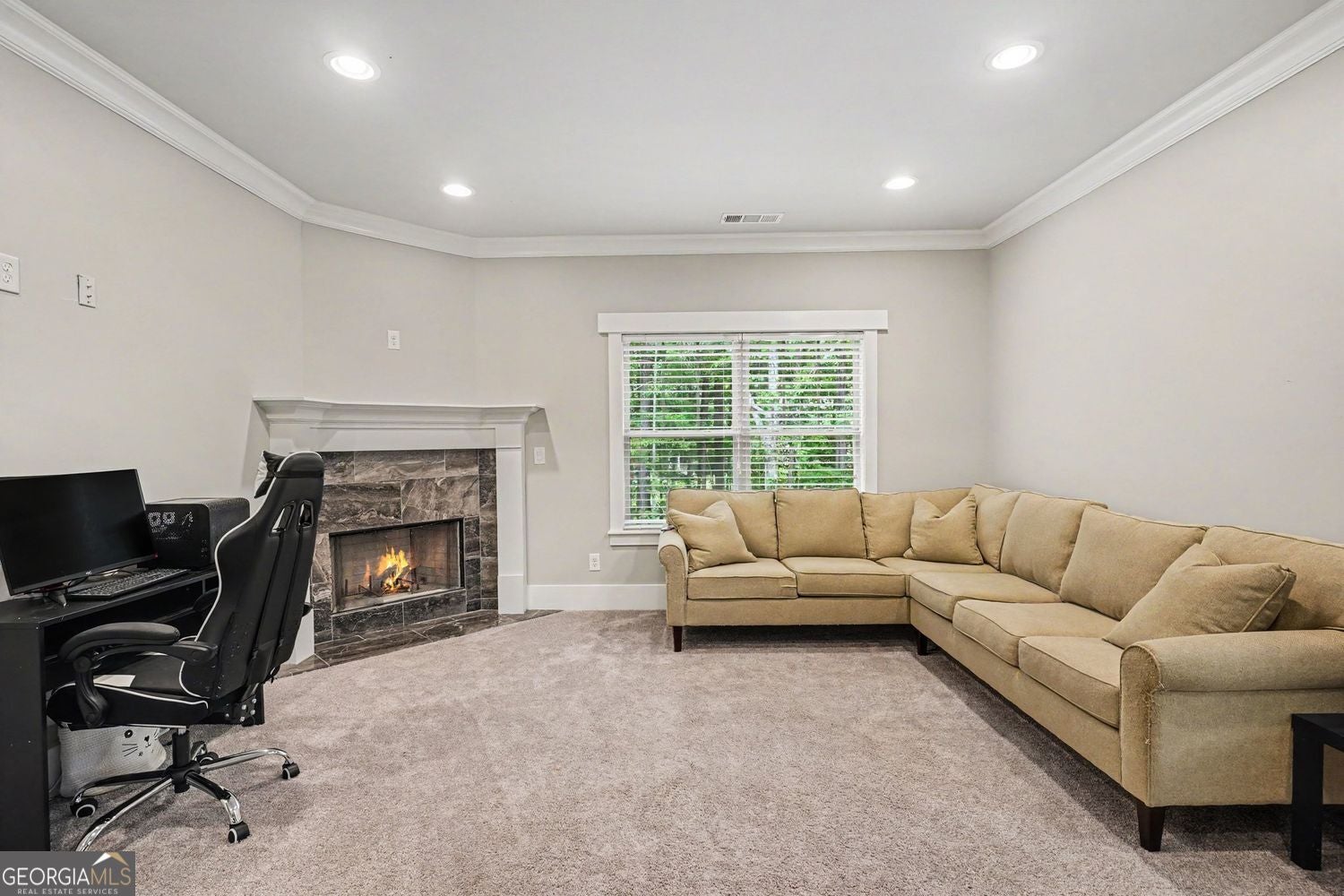 Welcome Home! Beautiful Country Home just waiting for you! Charming fl – image 18