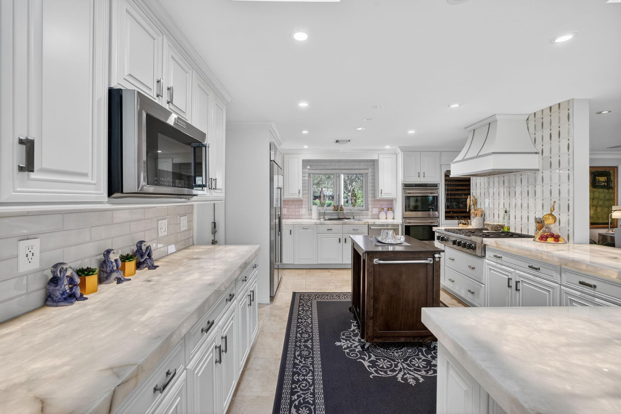 Rare & remarkable resort-style estate, set on an expansive lot in one – image 20