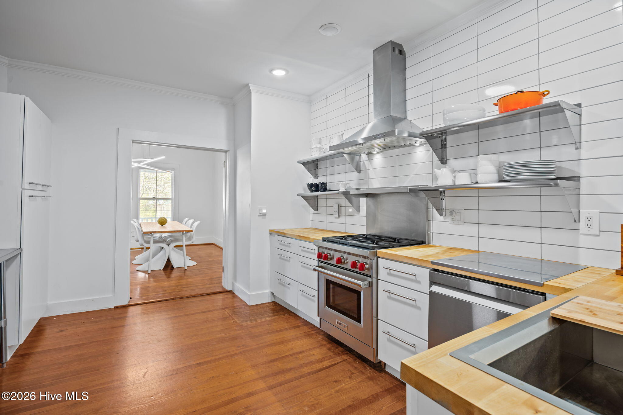 This Historic Home comes furnished with 2 Maritime Painting all other – image 8
