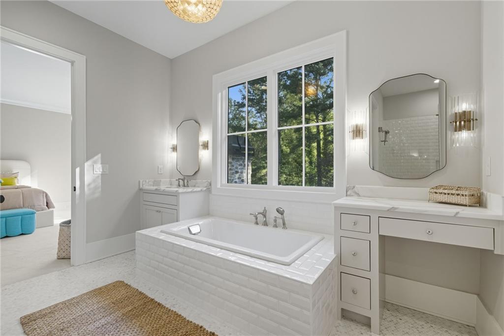 Beautiful Custom Home on gorgeous estate lot in exclusive Milton. This – image 41