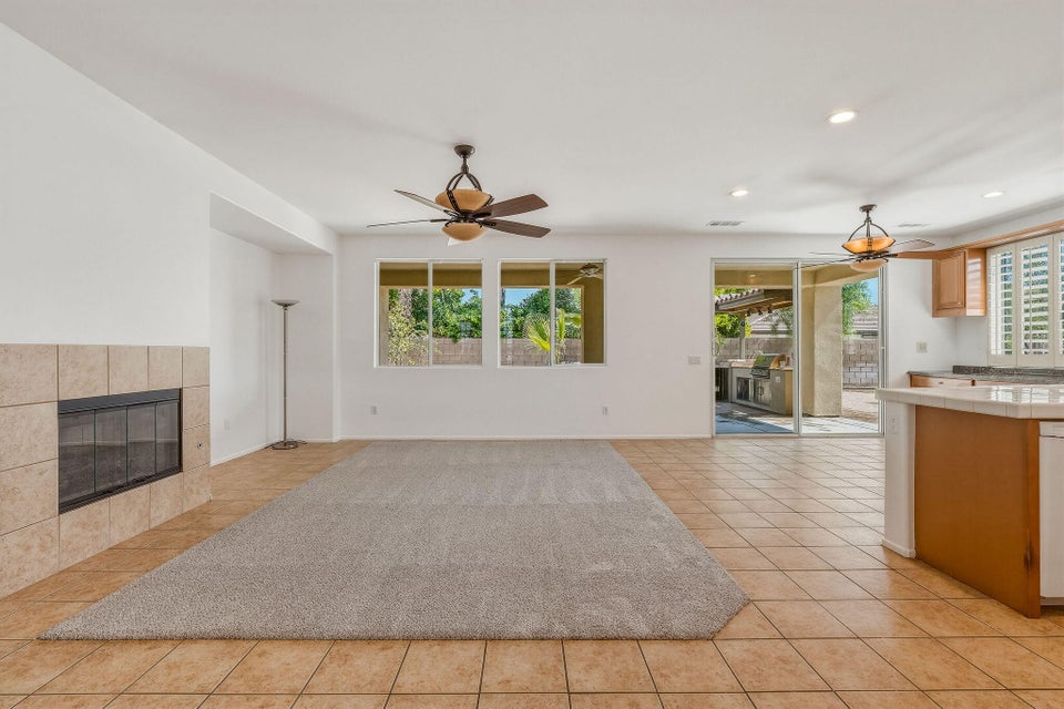 Exceptional opportunity to own a spacious 4 bedroom, 3 bath residence – image 7