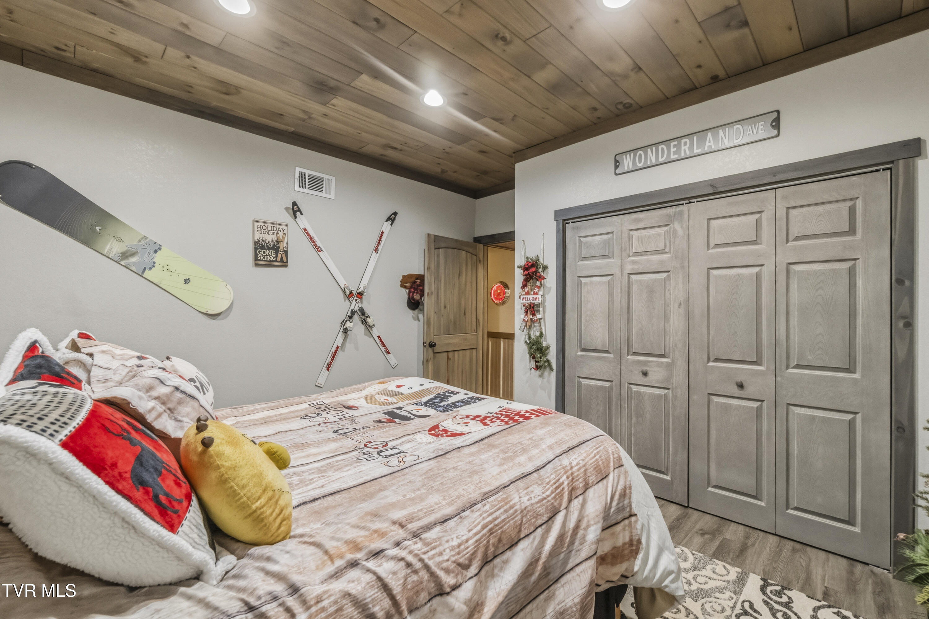 1980 1980 South Allens Bridge Road, Greeneville, Tennessee, 37743, USA, 4 Bedrooms Bedrooms, ,4 BathroomsBathrooms,Residential,For Sale,1980 South Allens Bridge Road,1c90b282-c7a2-433e-bc98-c69cf0