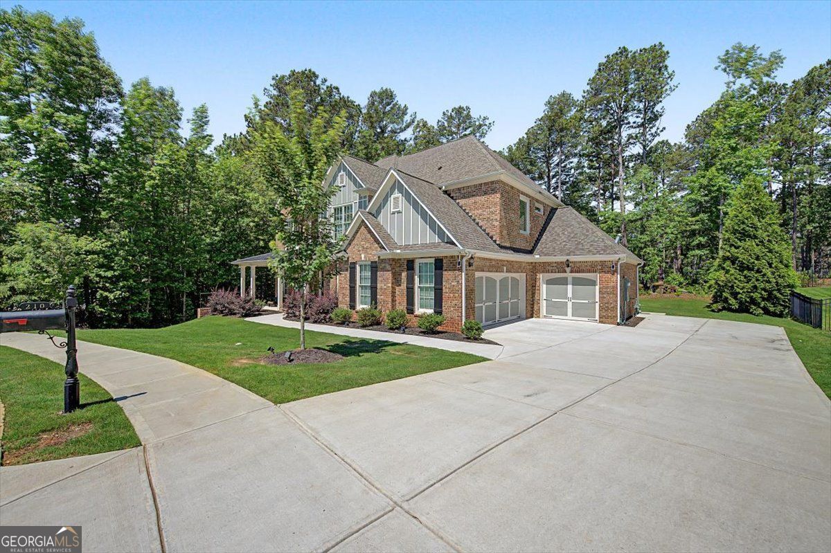 GOLF COURSE LIVING ANYONE??!! Experience luxury golf course living at – image 1