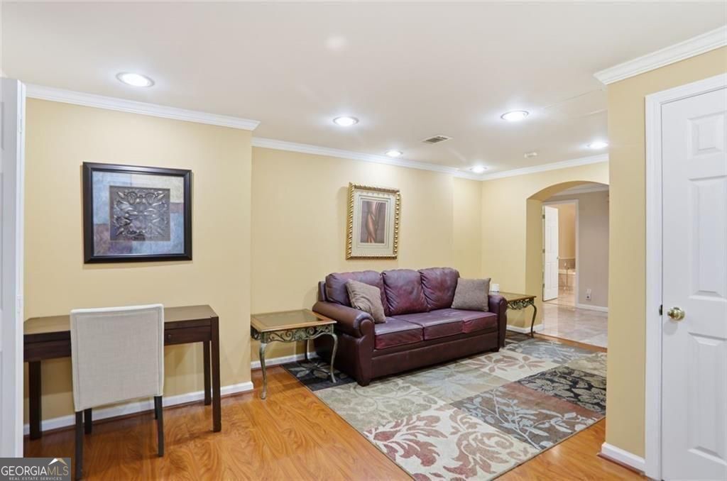 Seller willing to contribute up to $15,000 in seller concessions with – image 31