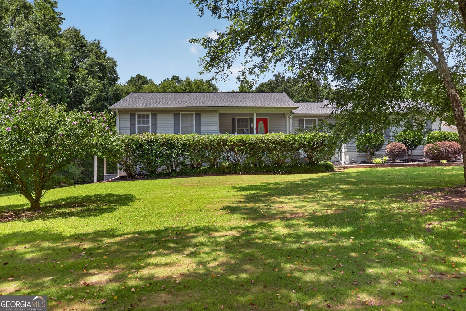 Welcome to your own private retreat in Palmetto, Georgia! Situated on – image 2