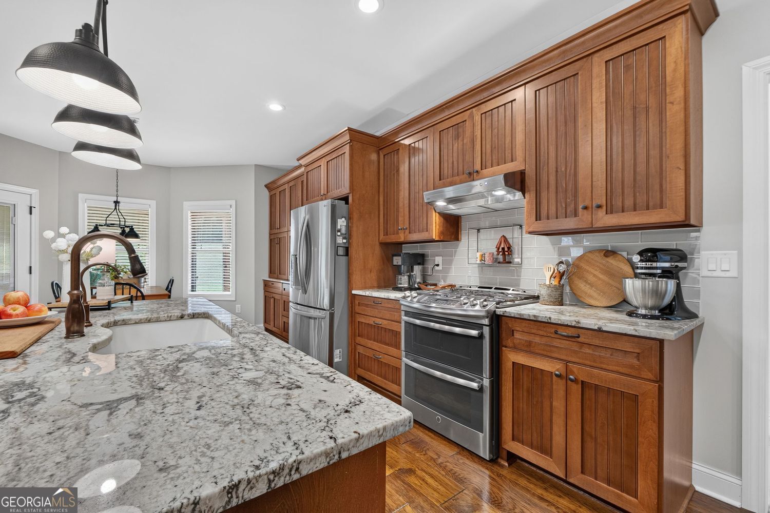 Incredible custom home with tons of bells and whistles in sought after – image 19