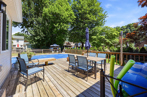 Welcome to this beautiful home that’s gleaming with pride and perfecti – image 57