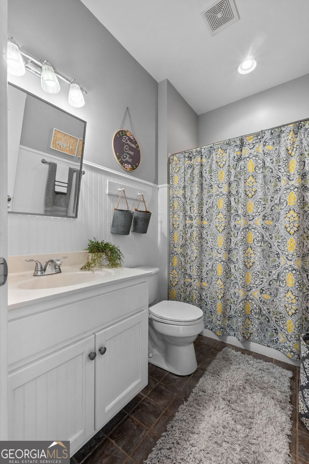 No HOA or restrictions! Full basement w/in-law suite! All Brick! Come – image 33