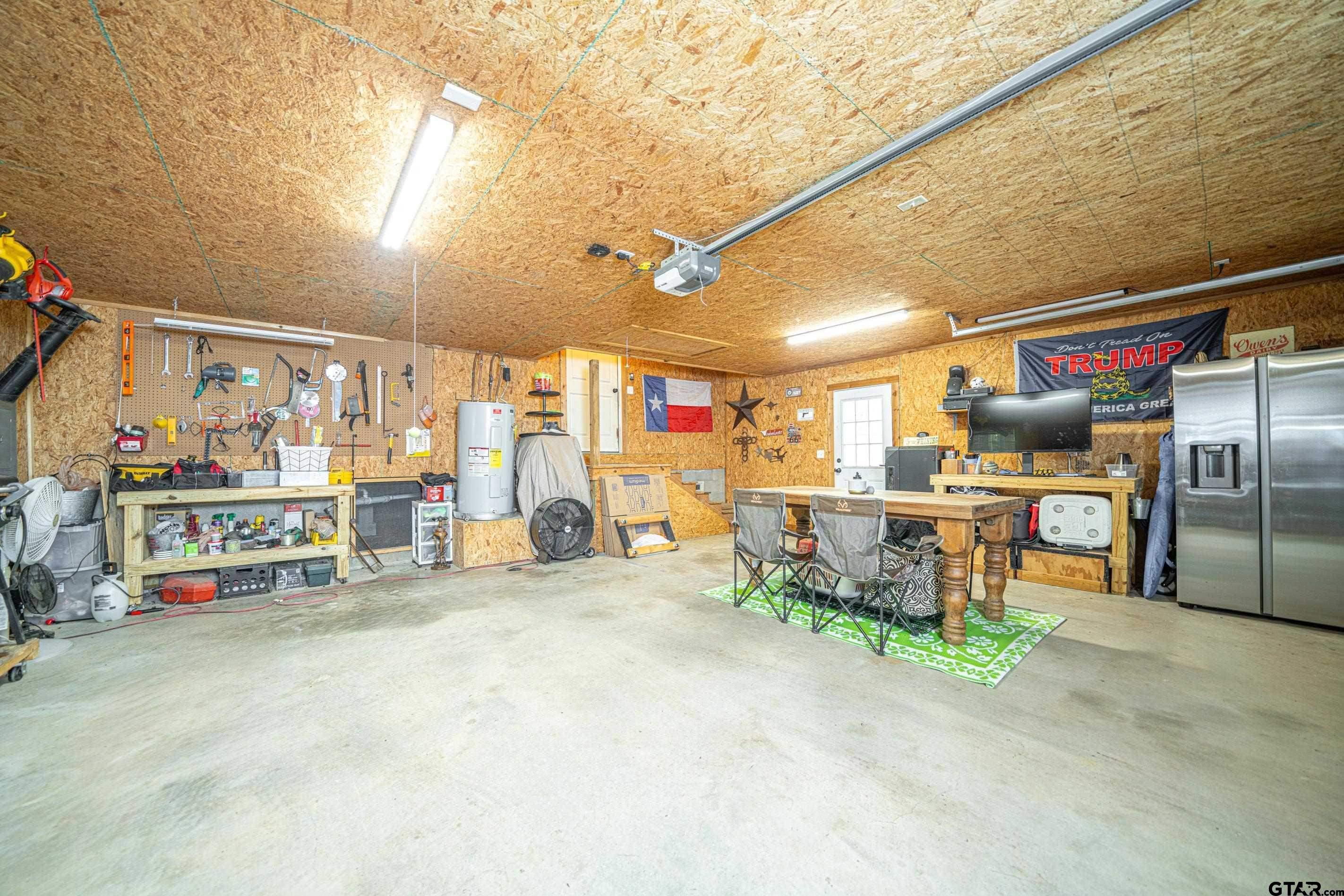 Located in the sought-after Tall Tree subdivision just across the stre – image 26