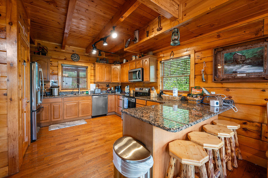 725 725 Big Bear Ridge Road, Gatlinburg, Tennessee, 37738, USA, 5 Bedrooms Bedrooms, ,6 BathroomsBathrooms,Residential,For Sale,725 Big Bear Ridge Road,308006