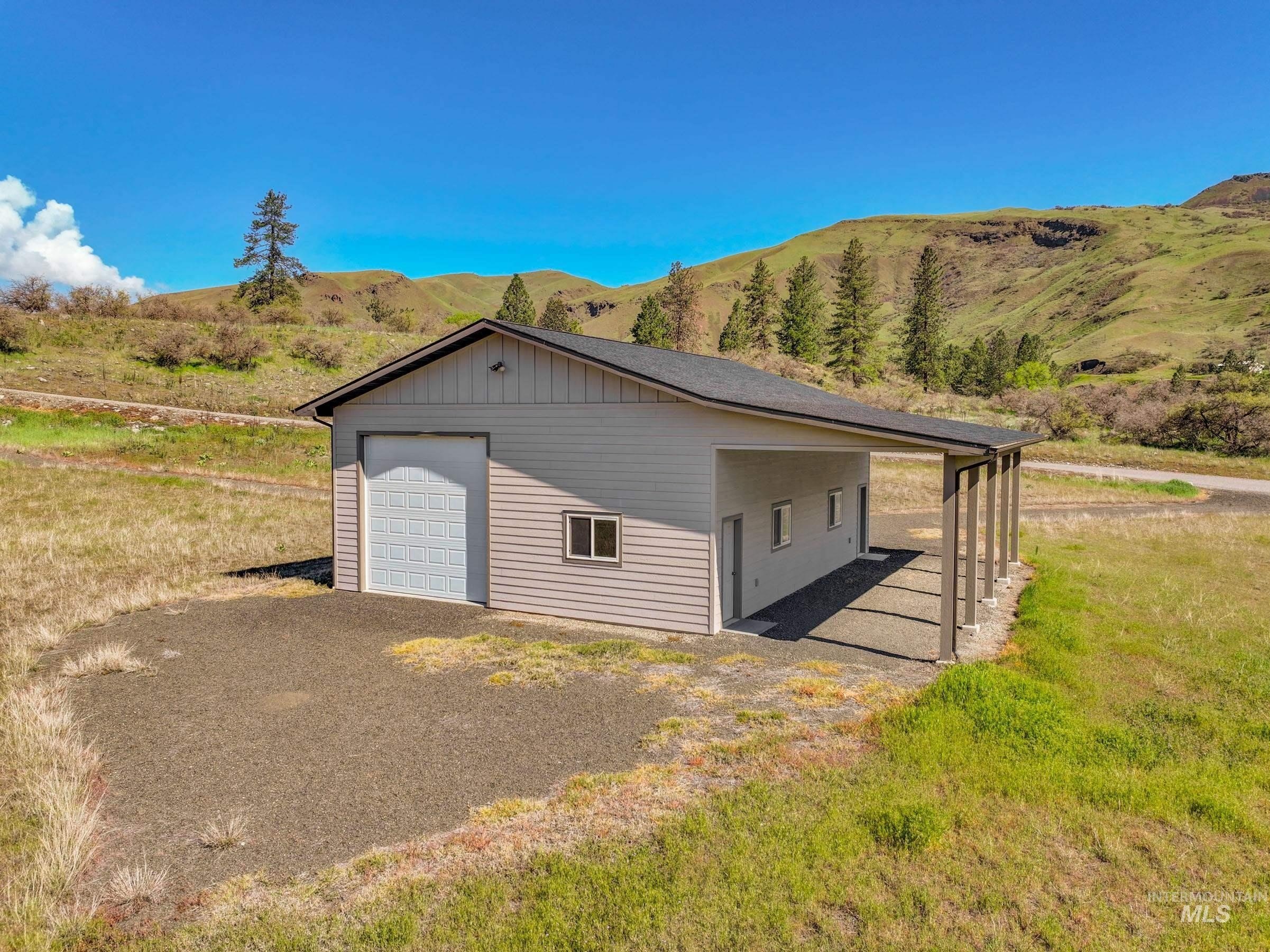 From Riggins, take Hwy 95 north approximately 21 miles to Twin Bridges – image 46