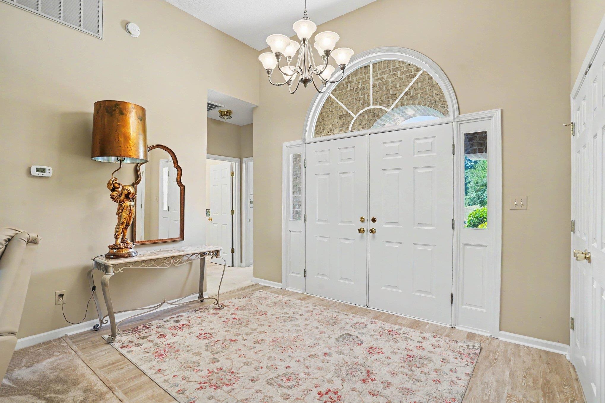 Do not miss this gorgeous updated 3 bed 2 bath single level home locat – image 4