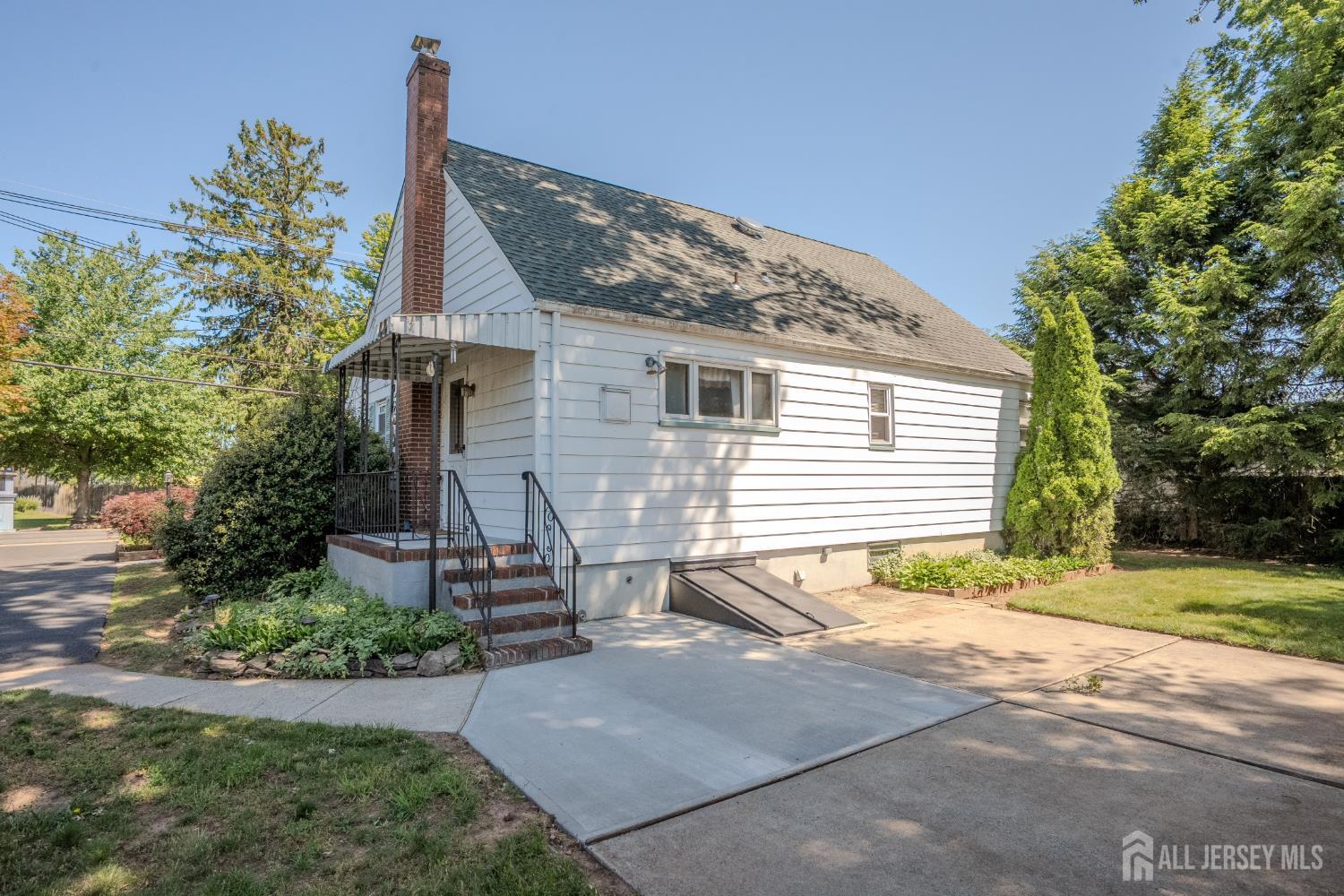 Welcome to 504 Plainfield Avenue, a charming Cape Cod home designed fo – image 27