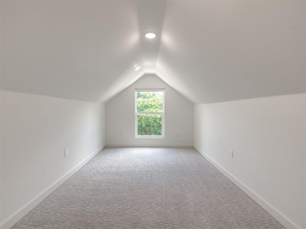 Amid the wooded charm of Arcadia, 12925 Broken Arrow offers a perfect – image 38