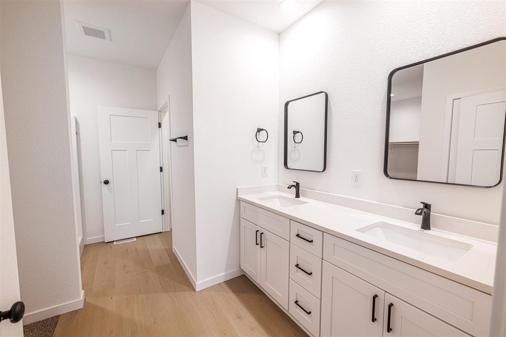 Estimated Completion August, 2026. New split-bedroom farmhouse ranch b – image 12