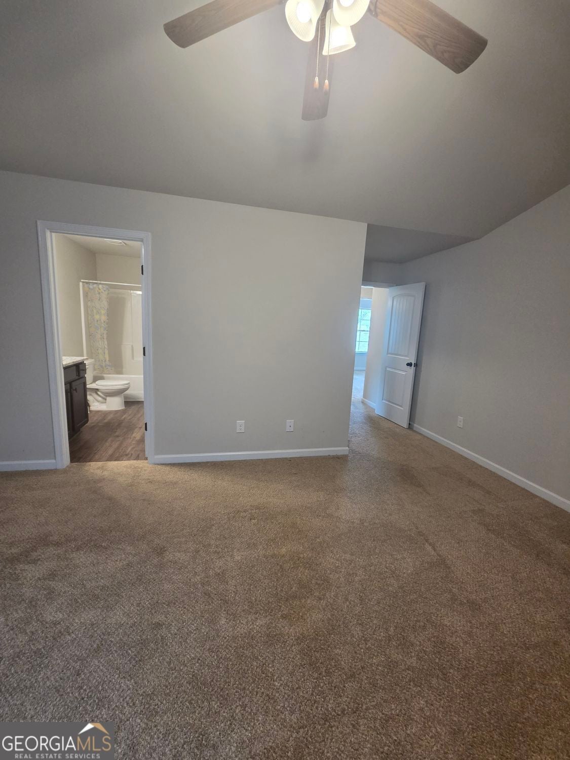 MOTIVATED SELLER/Excuse the packing up activity/Updated pictures comin – image 41
