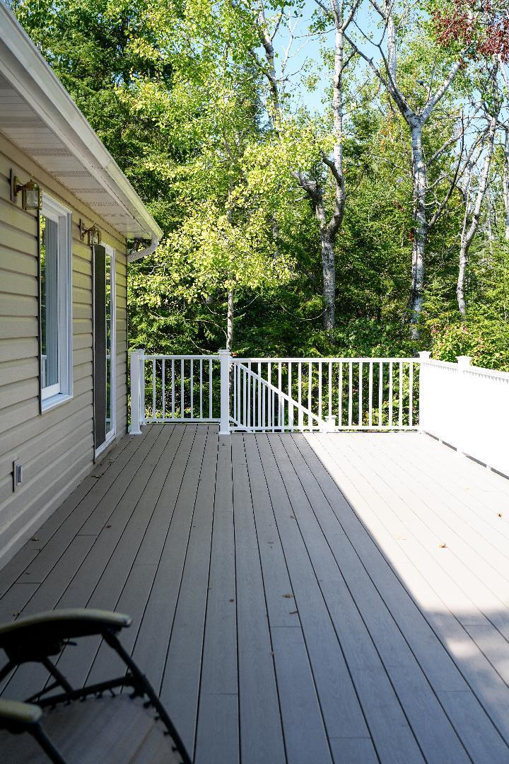 This one-owner ranch home on Lake Huron offers a perfect blend of comf – image 34