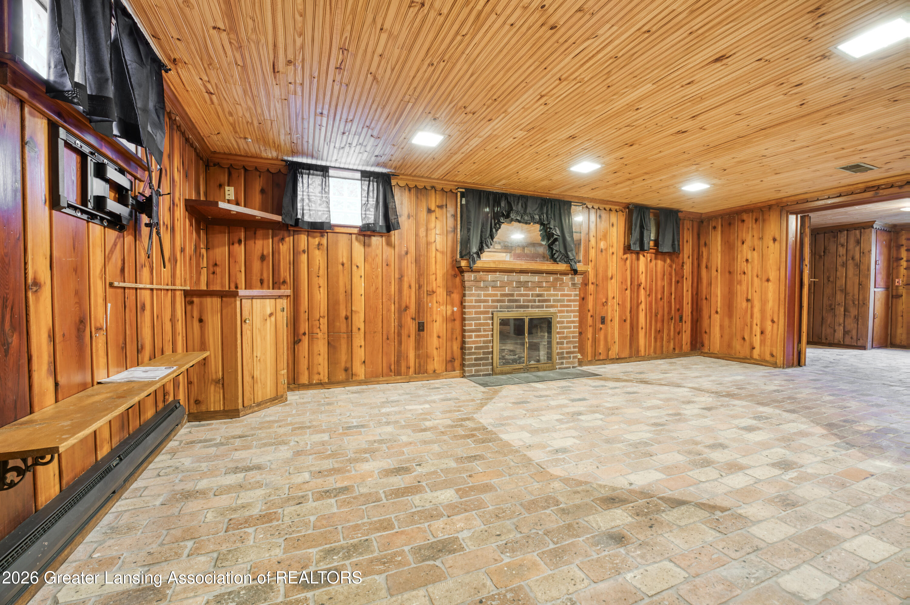 A rare opportunity to score a quintessential Glencairn gem! Gorgeous c – image 46