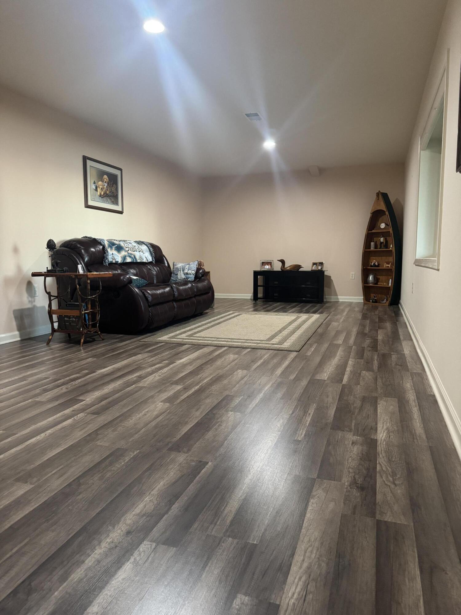 This one-owner ranch home on Lake Huron offers a perfect blend of comf – image 24