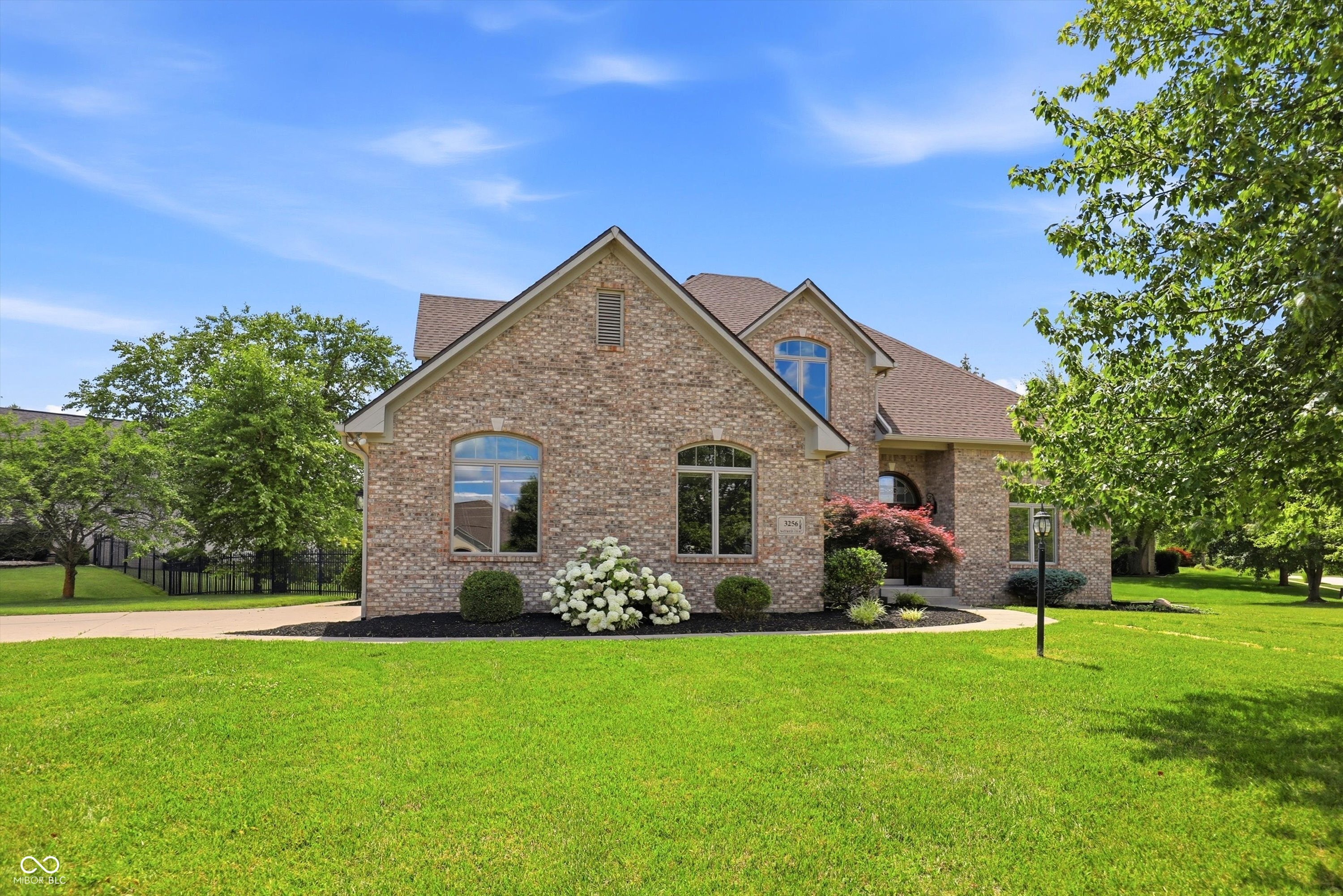 Welcome to this beautifully updated home in the highly sought-after Wa – image 94