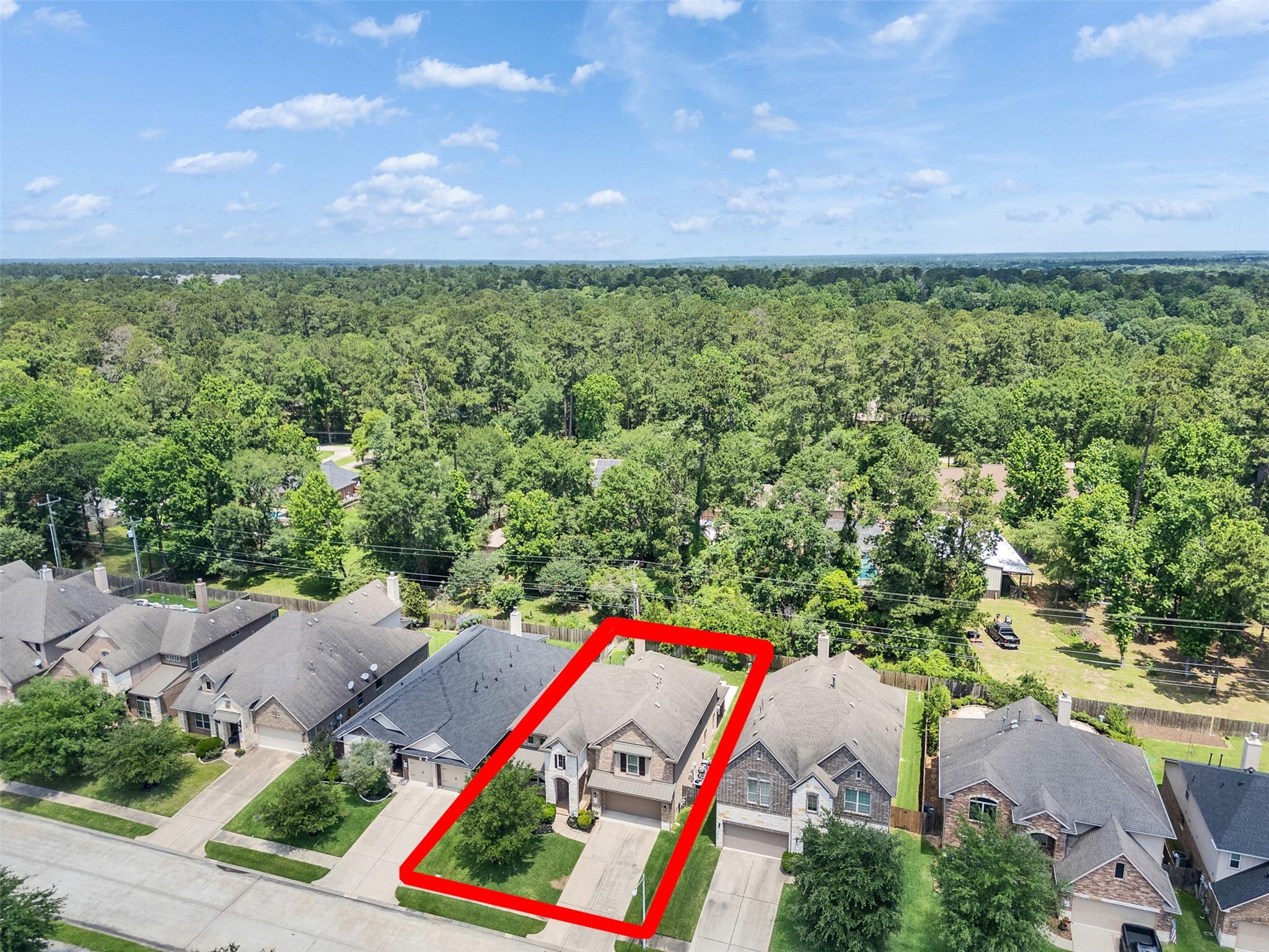 Nestled in a friendly community, this 4-bed, 3.5-bath home offers a pe – image 4
