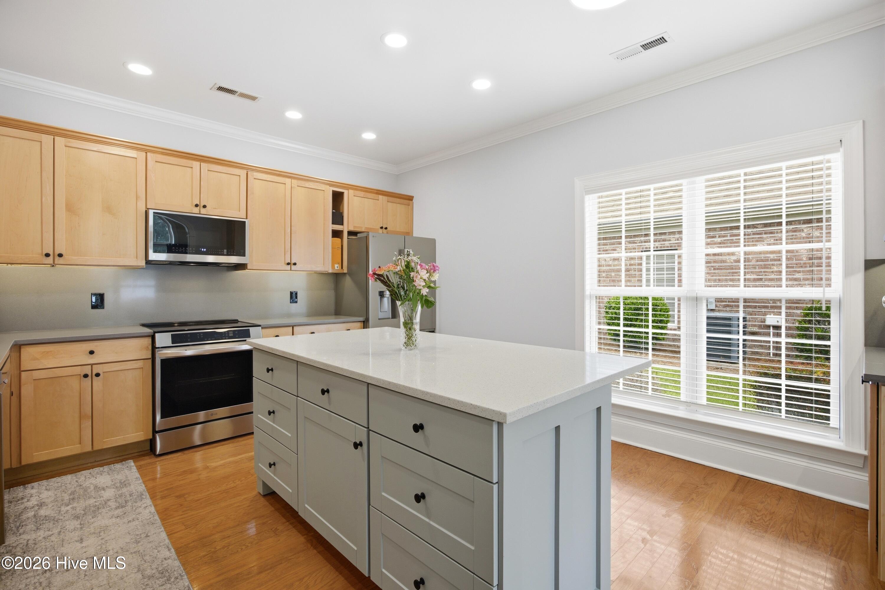 Welcome to this beautifully updated brick home featuring 4 bedrooms an – image 12