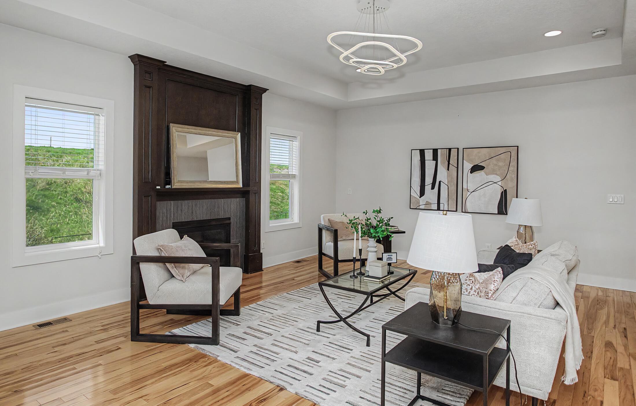 Beautifully crafted 1-story walk-out home in the highly desirable Sout – image 8
