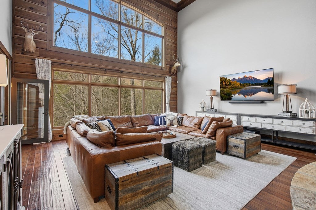 Architectural Mountain Sanctuary on 5+ Private Acres. Experience refin – image 28