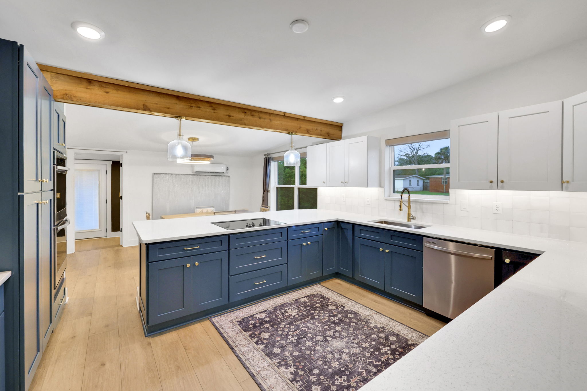 Experience the ultimate coastal lifestyle in this stunning Jacksonvill – image 9