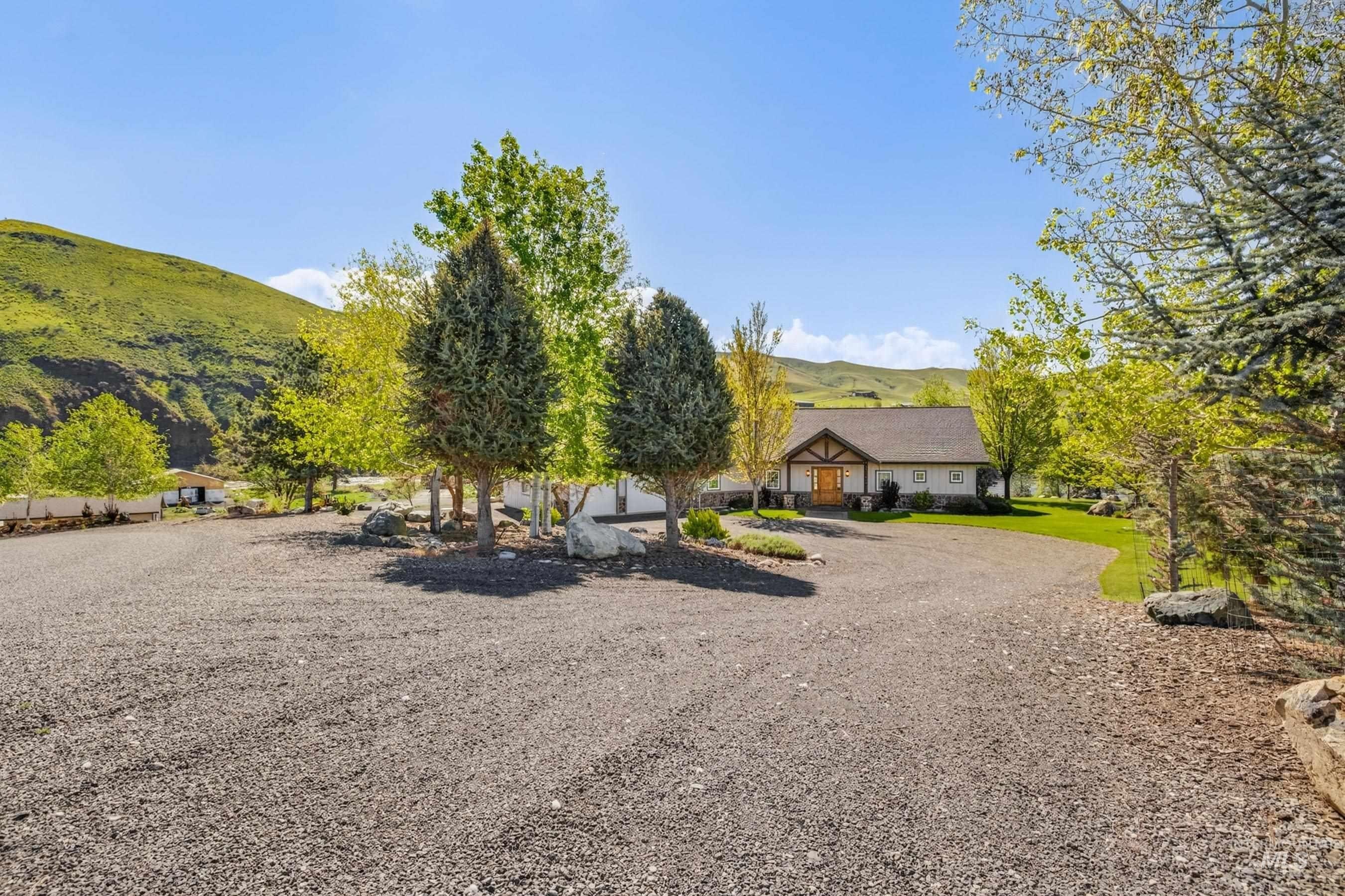 From Riggins, take Hwy 95 north approximately 21 miles to Twin Bridges – image 41