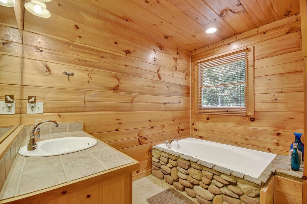WAKE UP to the Sweeping Long-Range MTN VIEWS EVERY MORNING in this FUL – image 59