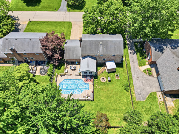 Welcome to this beautiful home that’s gleaming with pride and perfecti – image 78