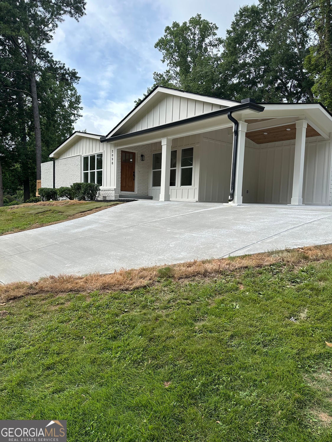 Welcome Home! A fully renovated home where modern upgrades meet though – image 2