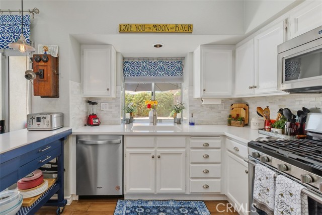 Beautiful move-in ready POOL home in the highly desirable Serenade Com – image 13