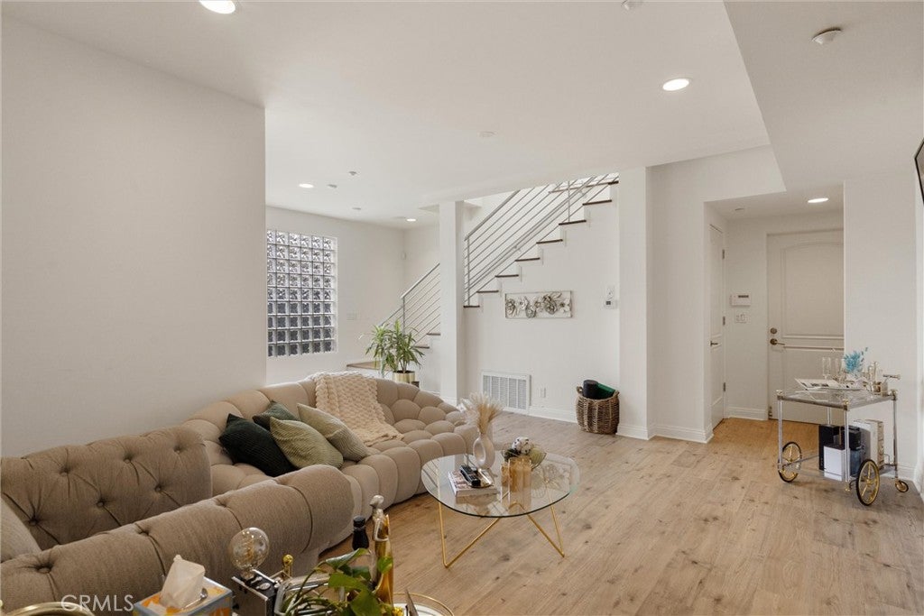 2127 2127 Kress Street, Hollywood Hills, California, 90046, USA, 4 Bedrooms Bedrooms, ,1 BathroomBathrooms,Residential,For Sale,2127 Kress Street,WS26032674