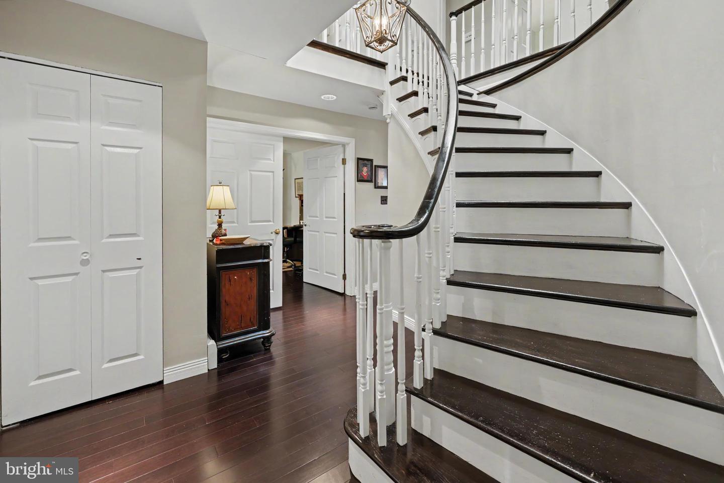 Located in the Ridley school district, dont wait to see this spacious, – image 7