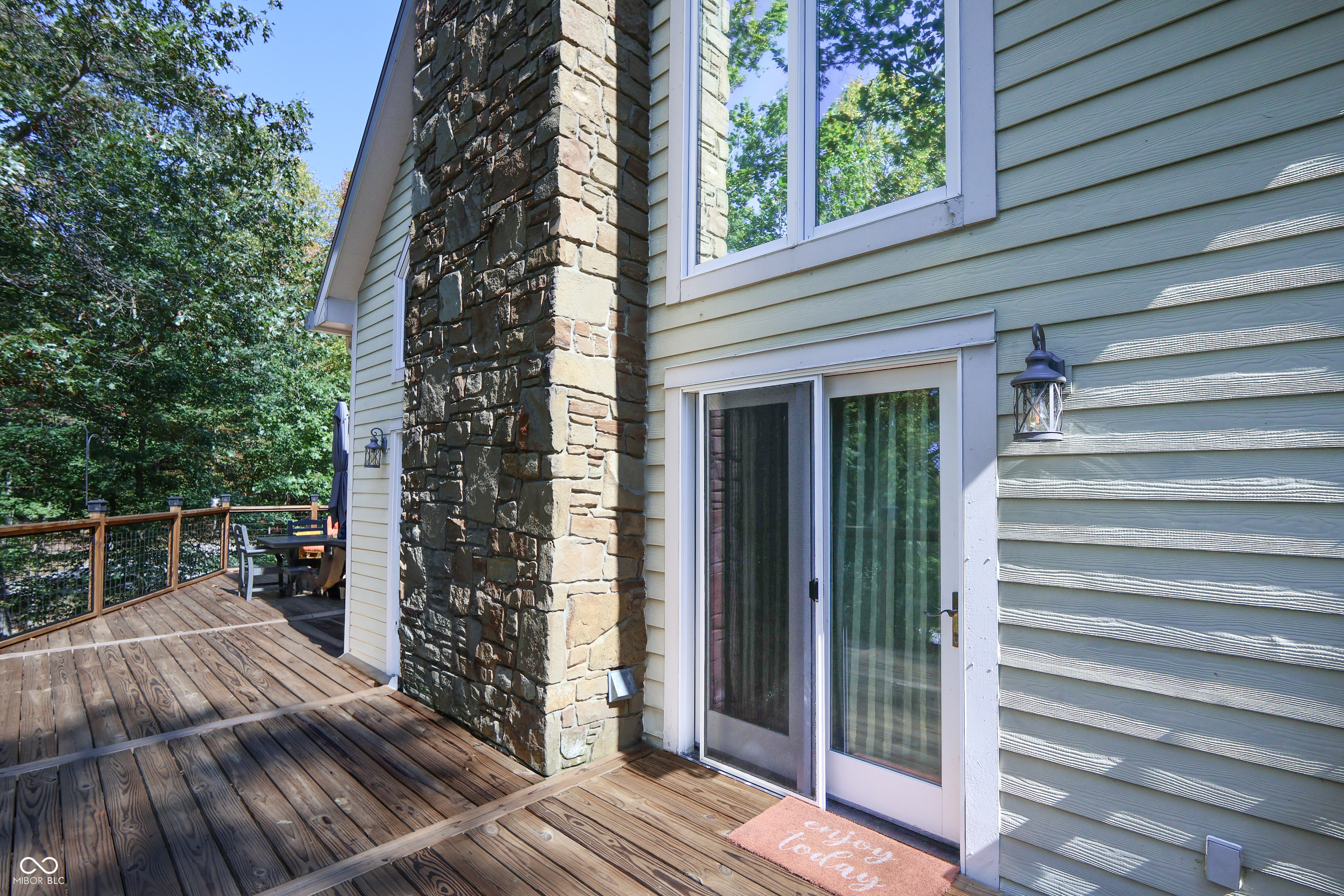 Custom red oak timber-frame home with Lake Monroe views, located in Sa – image 51