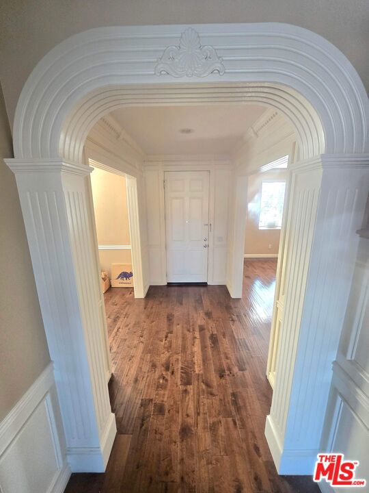 Stunning 5-bedroom, 4-bathroom, 2-story single-family home in the high – image 2
