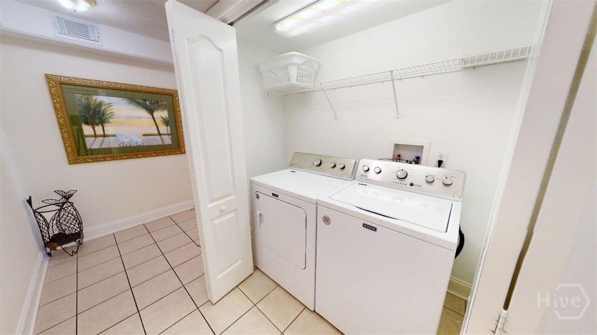 OCEAN FRONT condo - 3rd Floor - What an amazing view. Located on the t – image 13