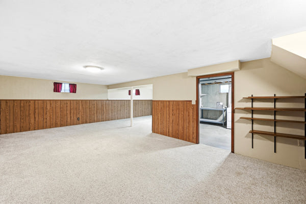 Welcome to this beautiful home that’s gleaming with pride and perfecti – image 49