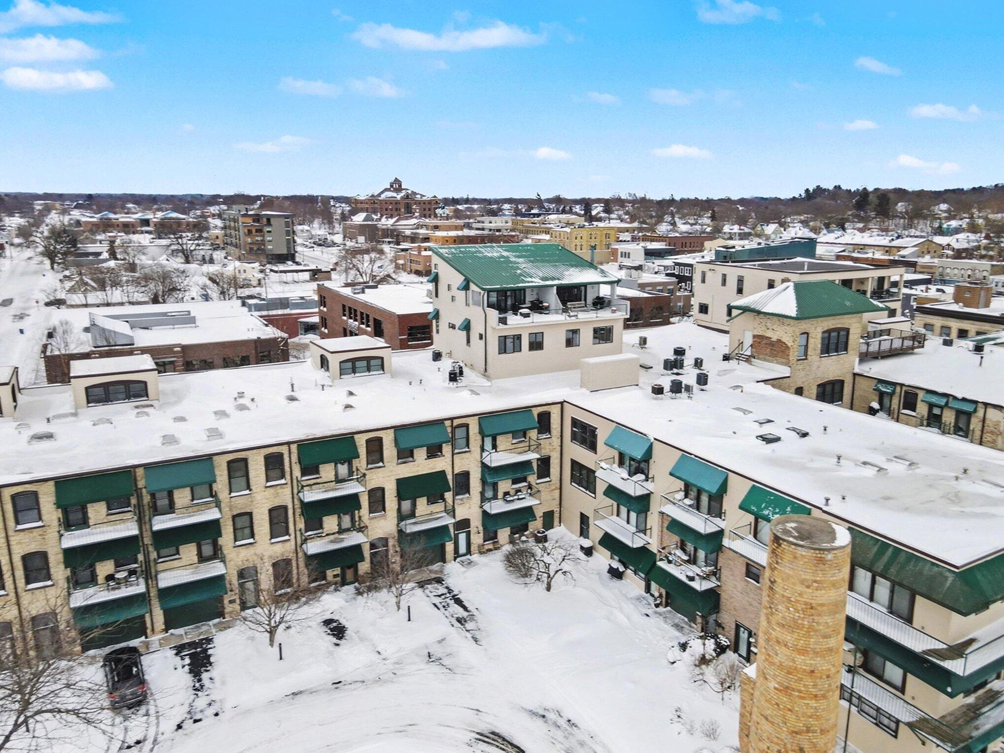INVESTMENT OPPORTUNITY!! One of Grand Havens most prestigious properti – image 45