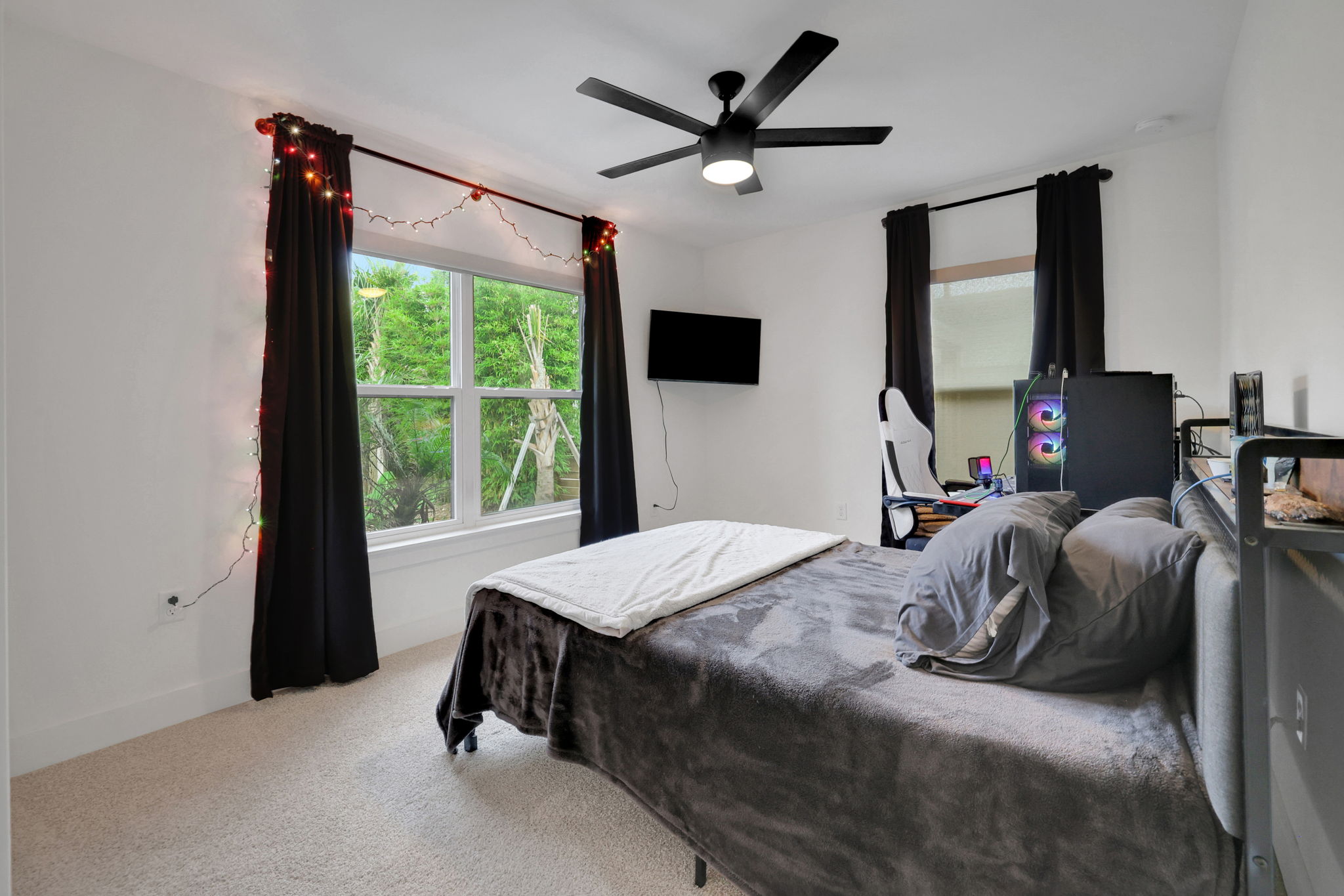 Experience the ultimate coastal lifestyle in this stunning Jacksonvill – image 29