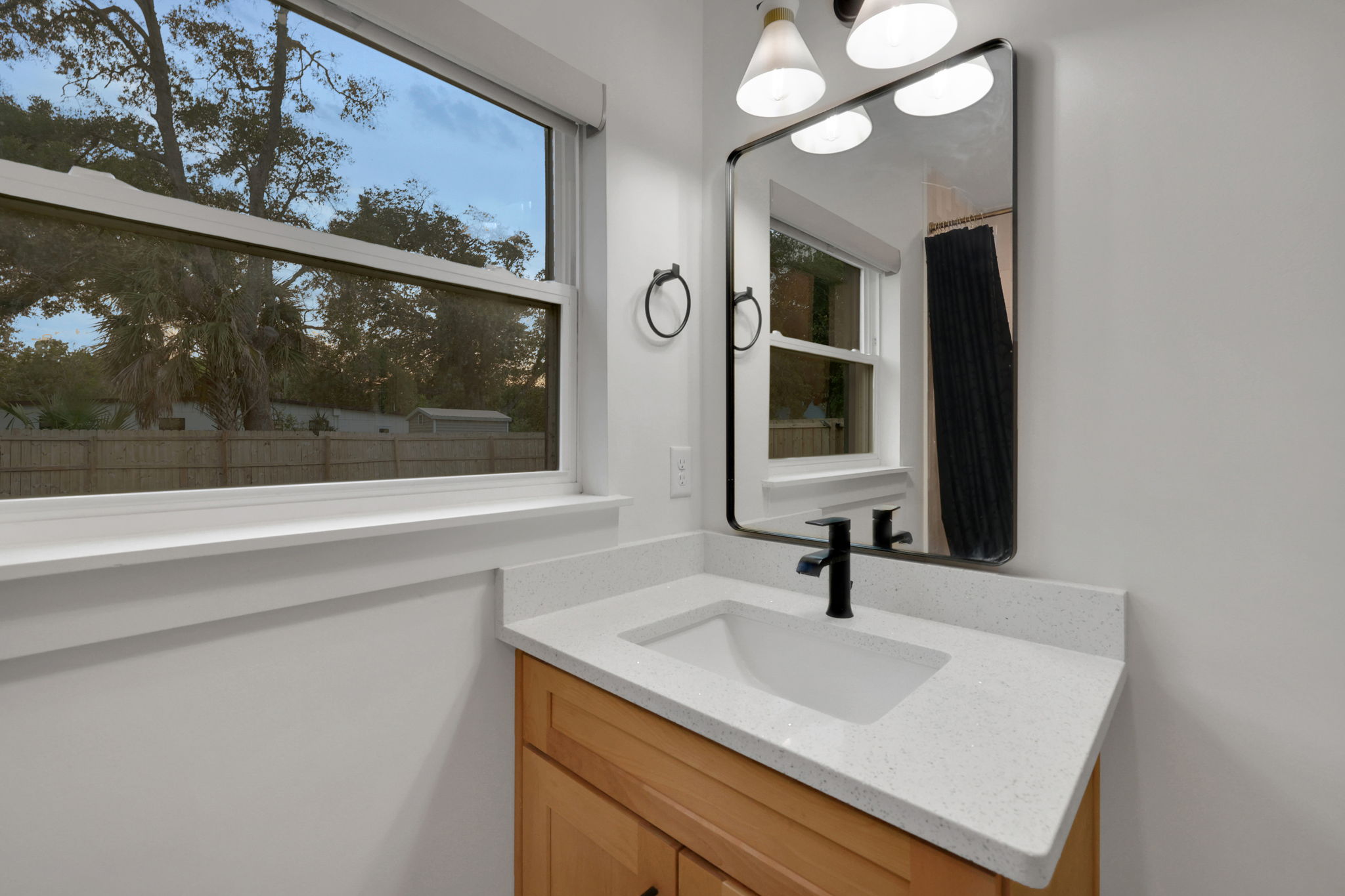 Experience the ultimate coastal lifestyle in this stunning Jacksonvill – image 30