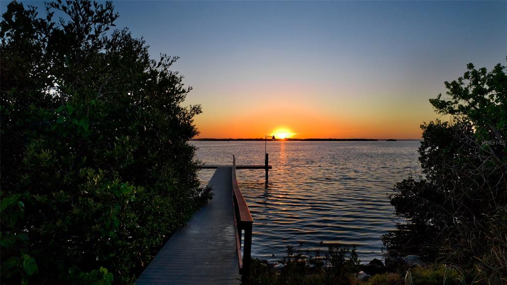 CONFIRMED POTENTIAL FOR TWO BUILDABLE WATERFRONT LOTS - This rare offe – image 19