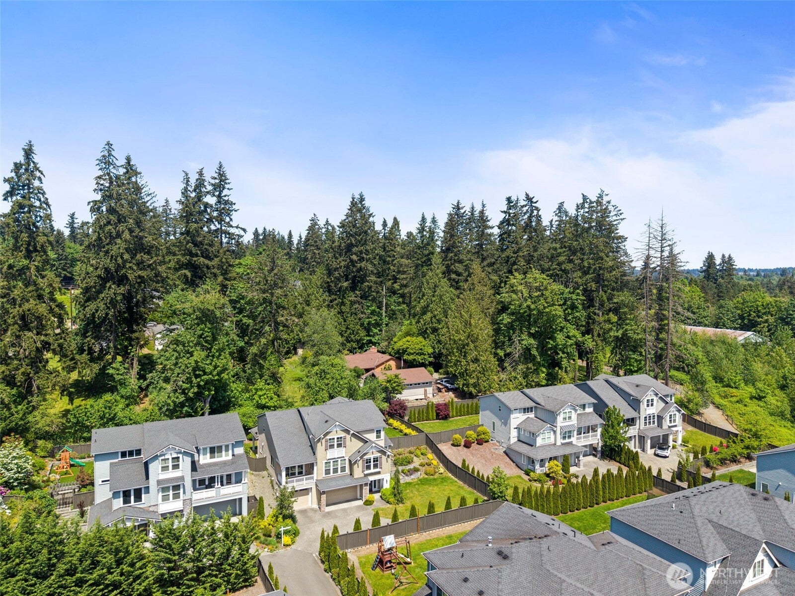 Welcome to this beautifully designed Sagebrook Lane home in Bothell Ca – image 40