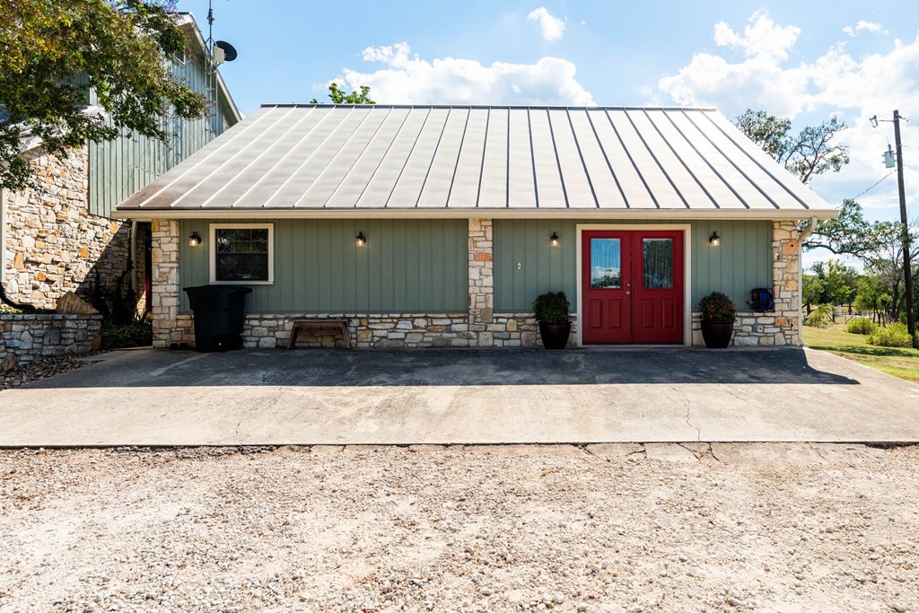 Unrestricted 3-acre property designed with homesteading & self-suffici – image 12