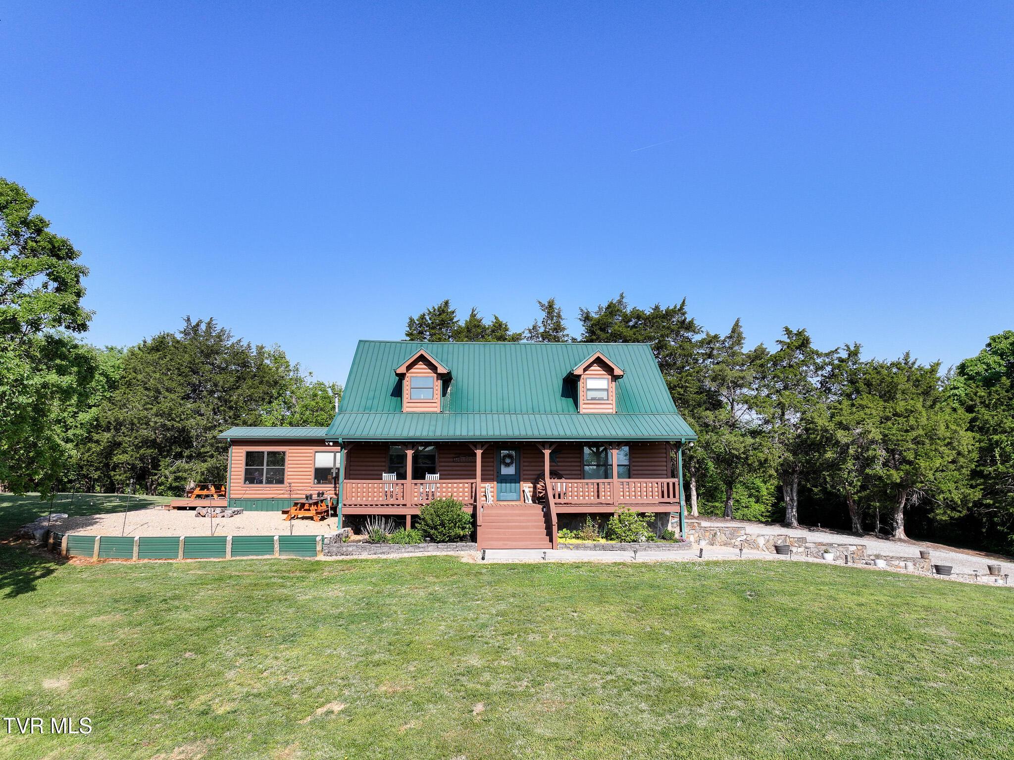 1980 1980 South Allens Bridge Road, Greeneville, Tennessee, 37743, USA, 4 Bedrooms Bedrooms, ,4 BathroomsBathrooms,Residential,For Sale,1980 South Allens Bridge Road,1c90b282-c7a2-433e-bc98-c69cf0